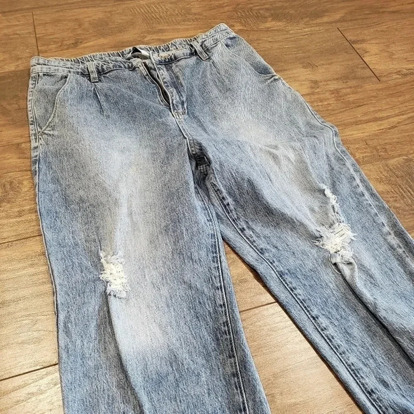 YMI Light Wash Distressed Baggy Boyfriend Jeans Size XL - Picture 2 of 6